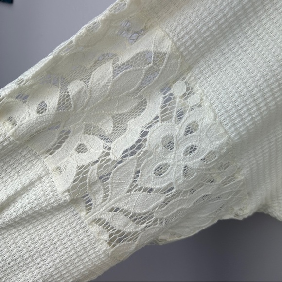 Torrid Neutral Waffle V-Neck Lace Inset Sweatshirt 6X NWT - Picture 10 of 16